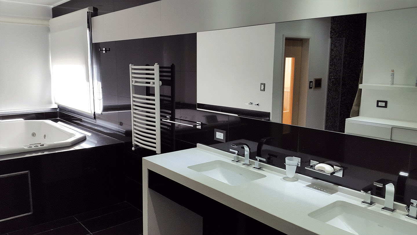 baño moderno blanco y negro