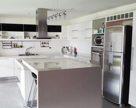 interior cocina blanca moderna
